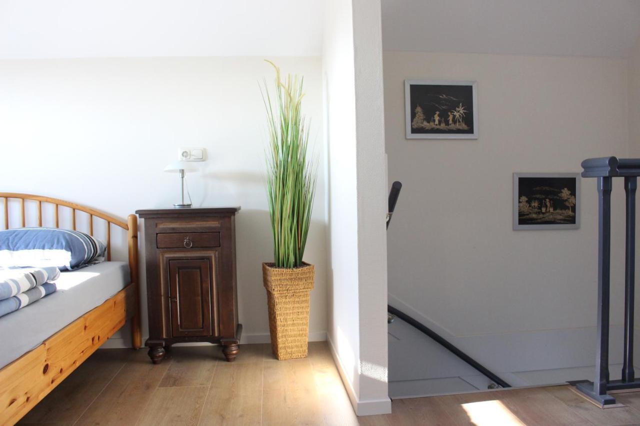 Logement De Garage Sneek Exterior photo